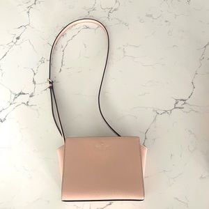 SOLD-Women’s Kate spade cross body small purse.
